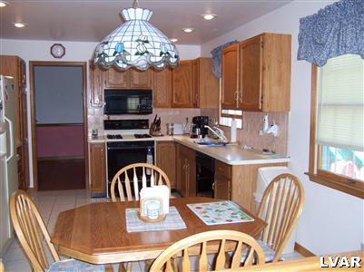 812 Hunter Road Easton, PA 18040 - Photo 3 of 10 812 Hunter - kitchen