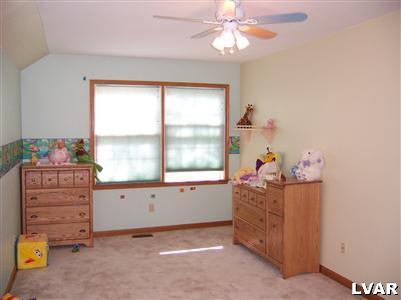 812 Hunter Road Easton, PA 18040 - Photo 5 of 10 812 hunter - bedroom