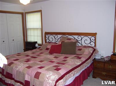 812 Hunter Road Easton, PA 18040 - Photo 6 of 10 812 Hunter Rd - bedroom