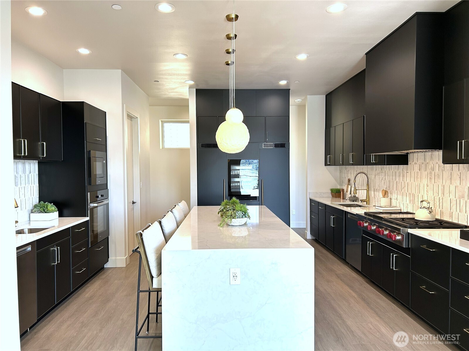 8243 West Mercer Way Mercer Island, WA 98040 - Photo 11 of 37