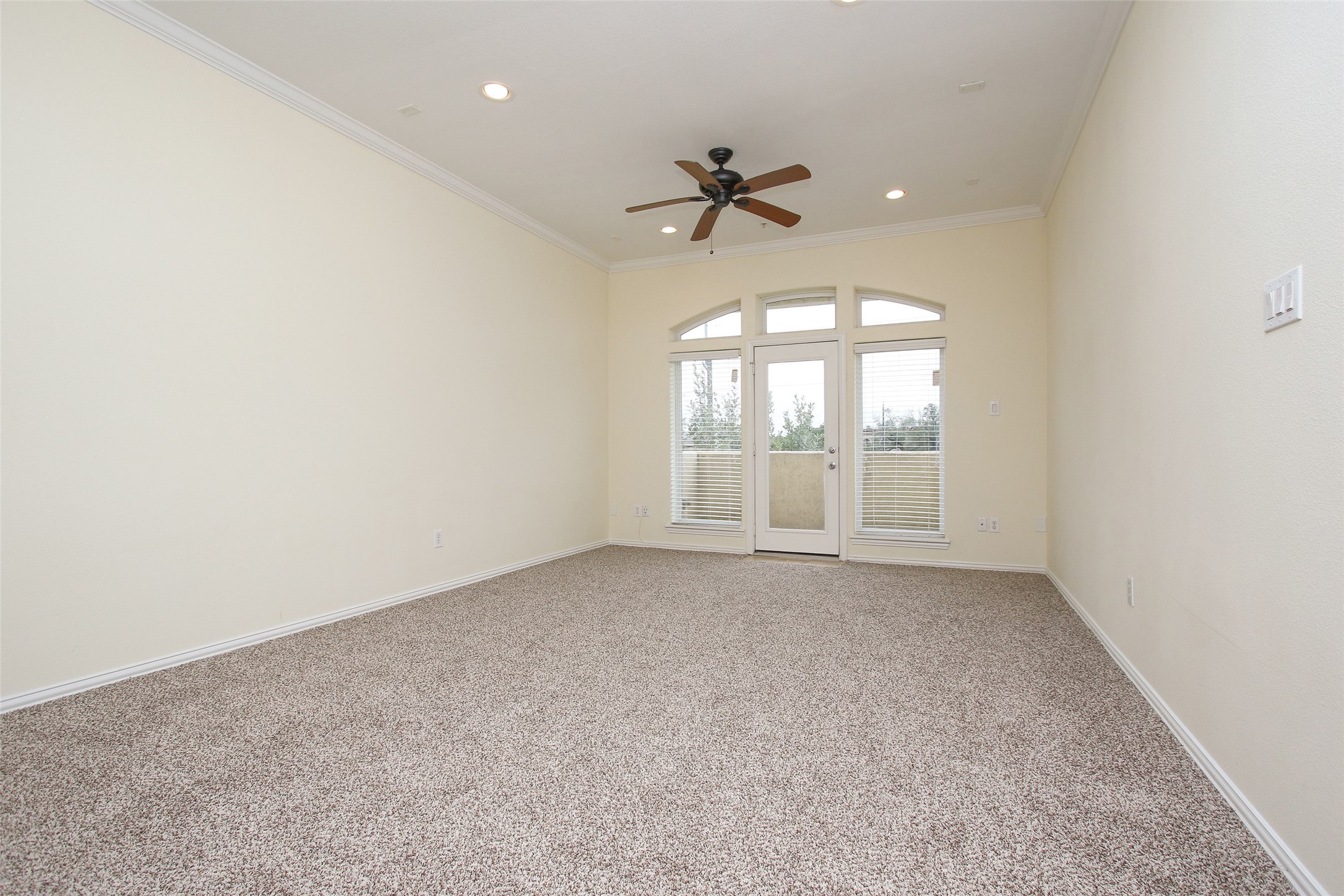 2701 Helena Street, Unit 302 Houston, TX 77006 - Photo 11 of 14 an empty room with windows and fan