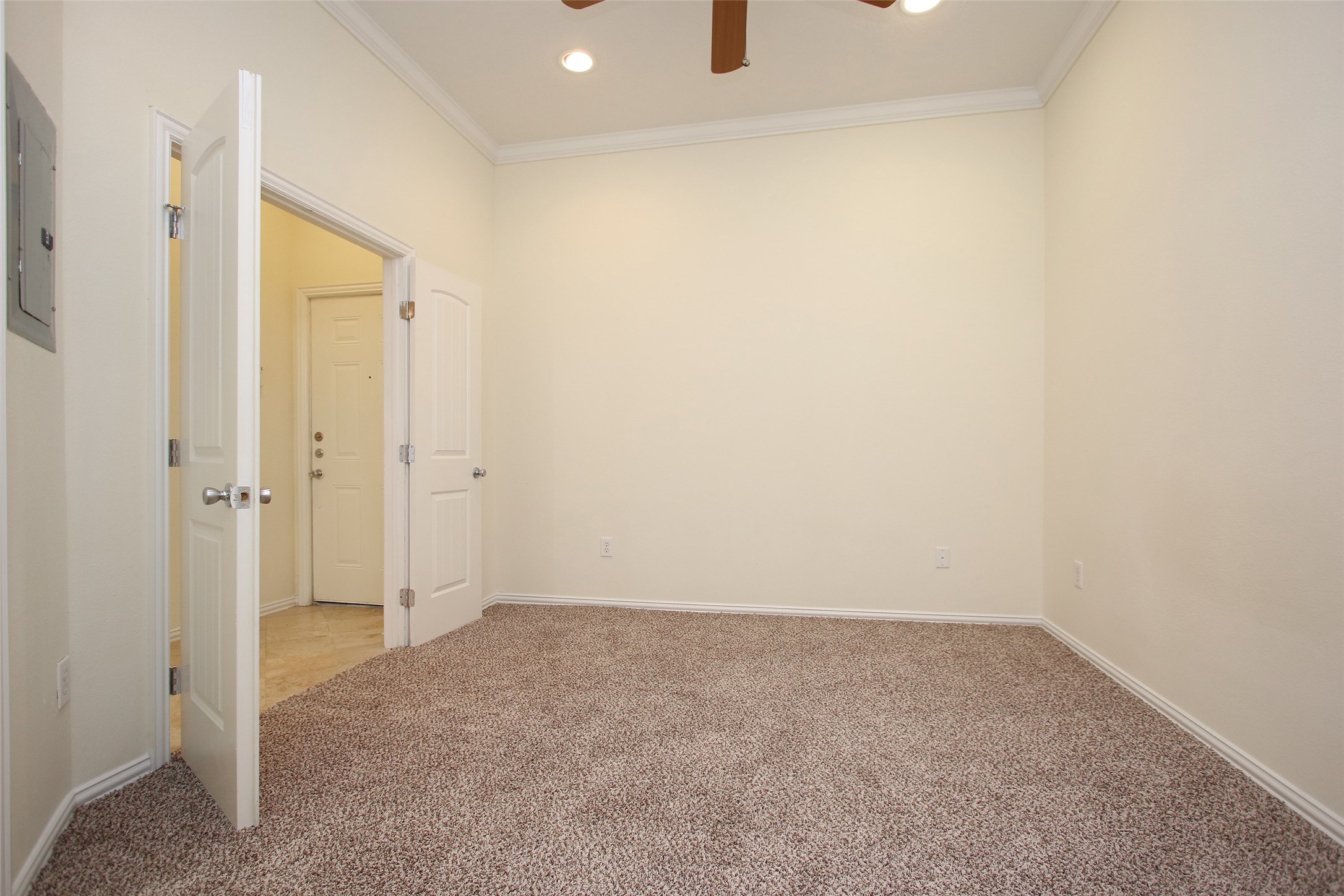 2701 Helena Street, Unit 302 Houston, TX 77006 - Photo 3 of 14 a view of an empty room