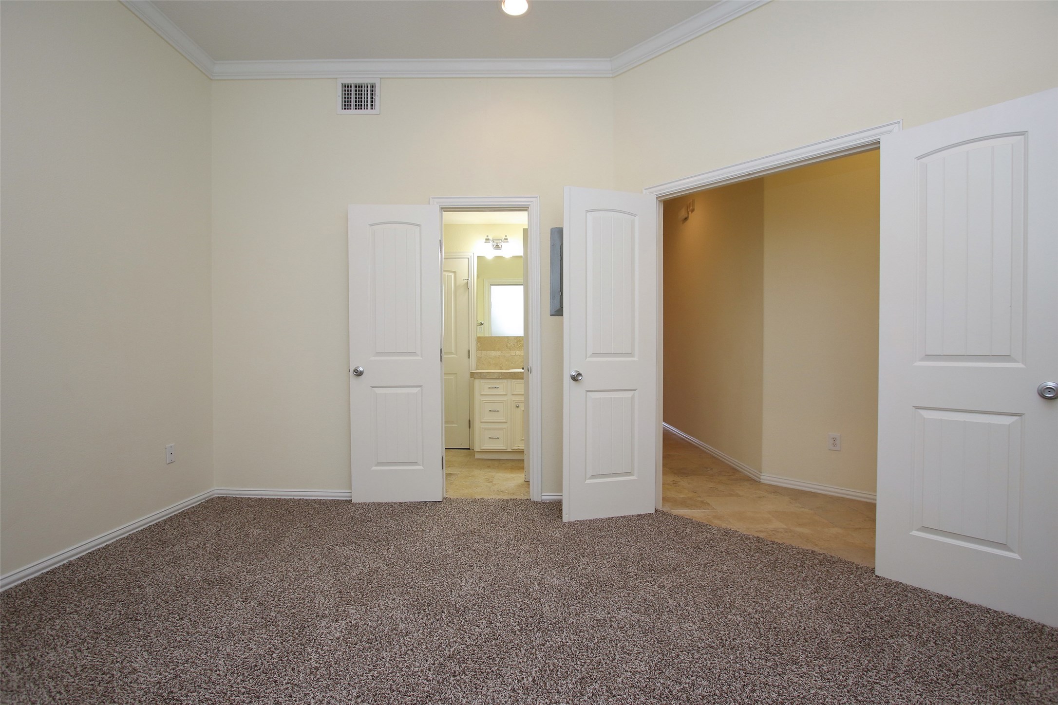 2701 Helena Street, Unit 302 Houston, TX 77006 - Photo 4 of 14