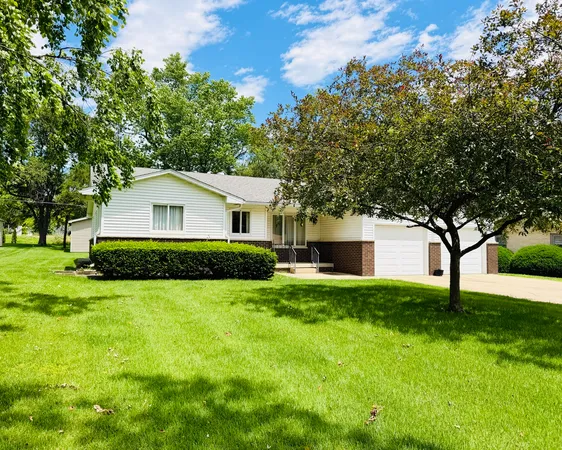 $234,900 | 605 East Market Street, Farmer City, IL 61842