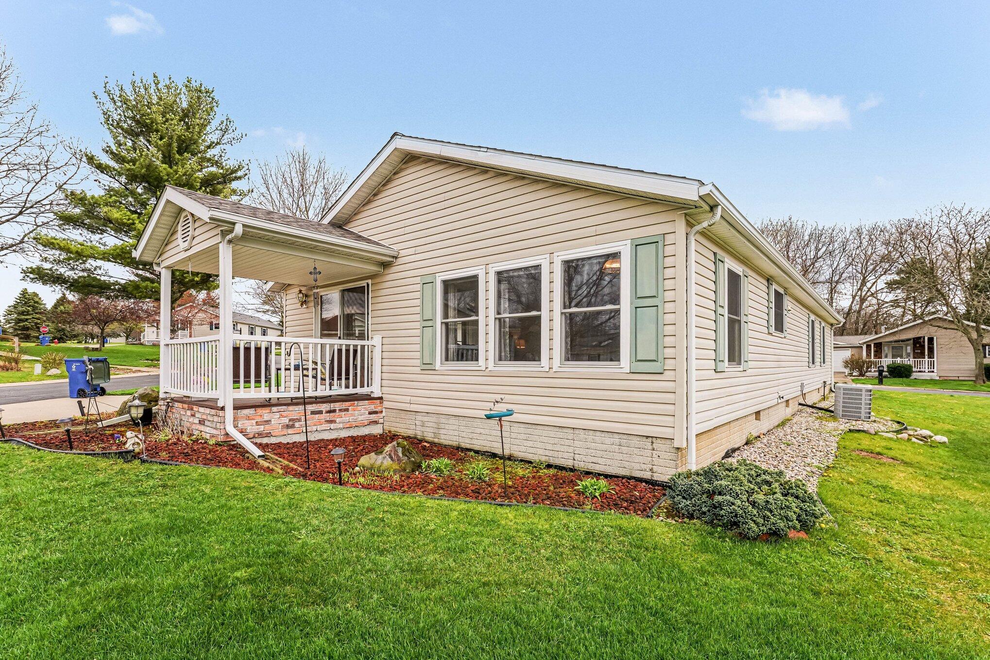 5320 Pine Arbor Ridge Kalamazoo, MI 49004 - Photo 3 of 16 003_file_8785
