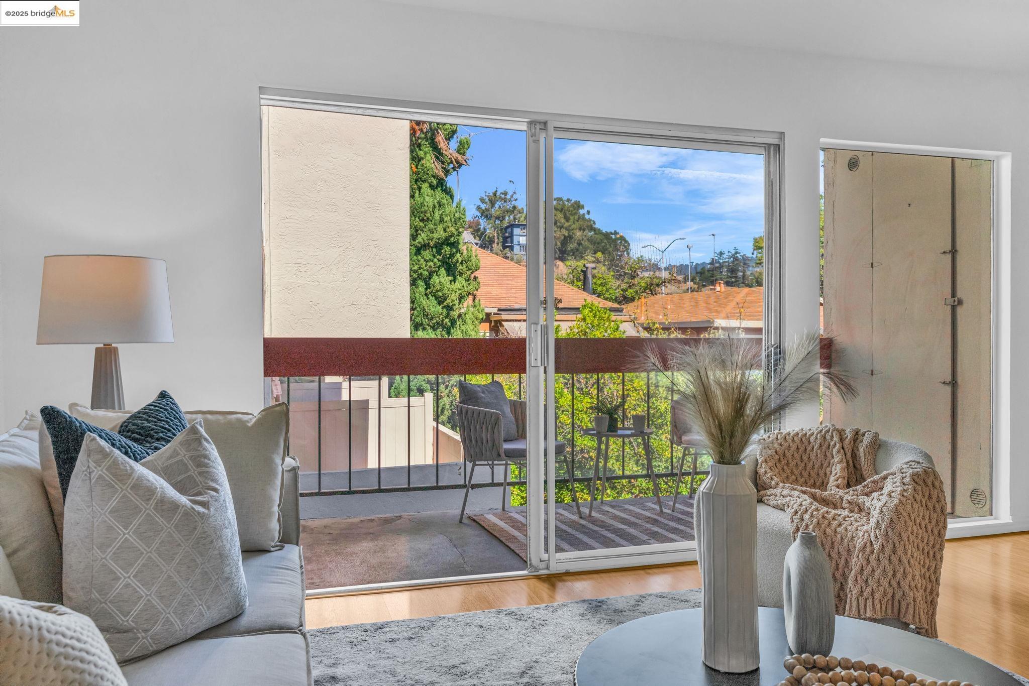 288 Whitmore Street, Unit 220 Oakland, CA 94611 - Photo 11 of 38 Entryway featuring wood finished floors