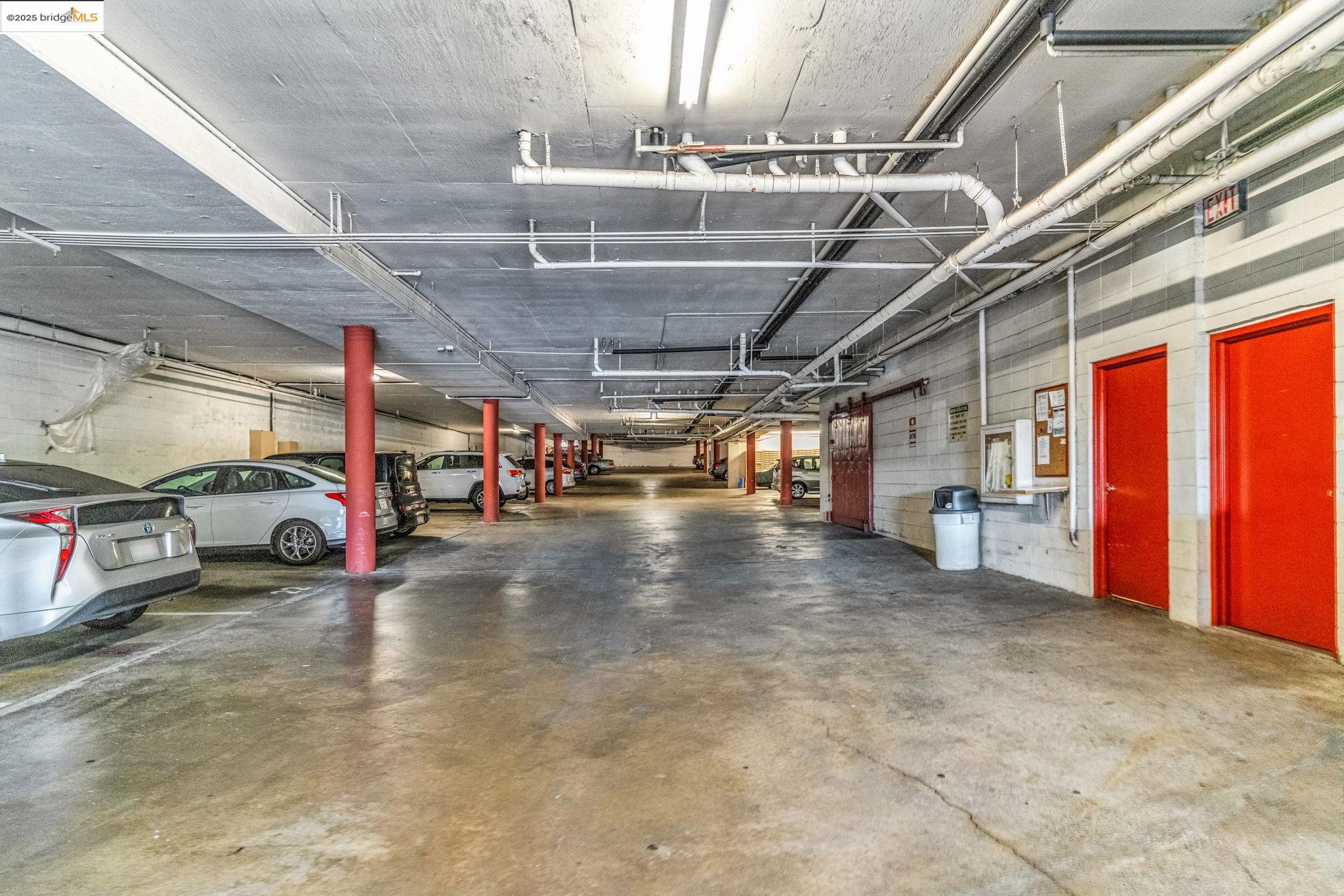288 Whitmore Street, Unit 220 Oakland, CA 94611 - Photo 33 of 38 View of garage