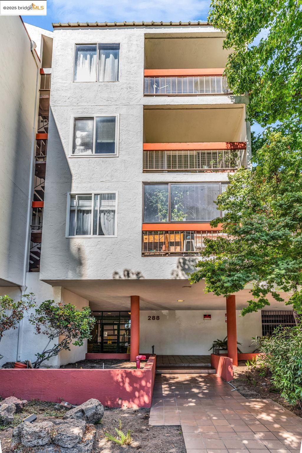 288 Whitmore Street, Unit 220 Oakland, CA 94611 - Photo 34 of 38 View of apartment building / complex