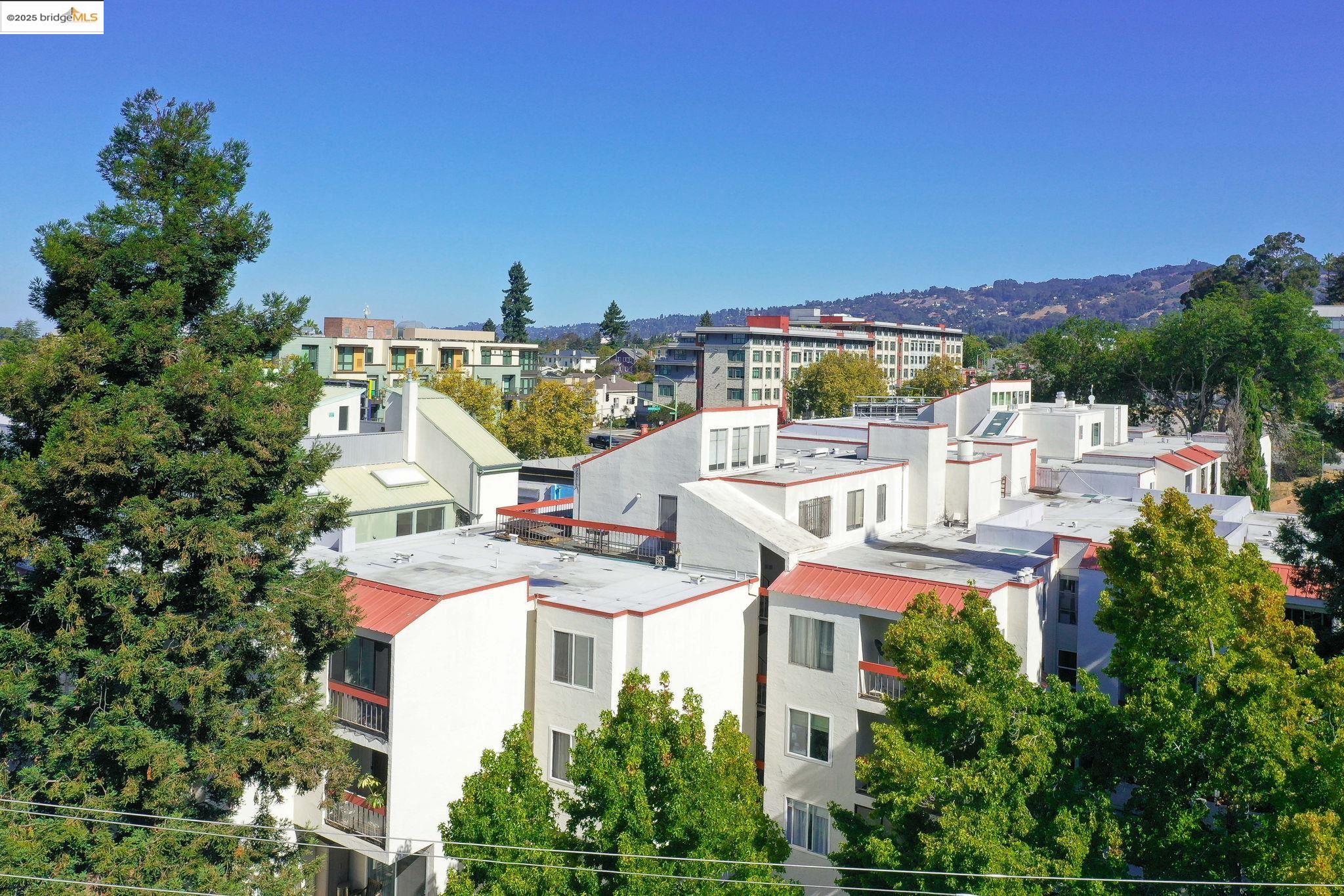 288 Whitmore Street, Unit 220 Oakland, CA 94611 - Photo 36 of 38 Drone / aerial view