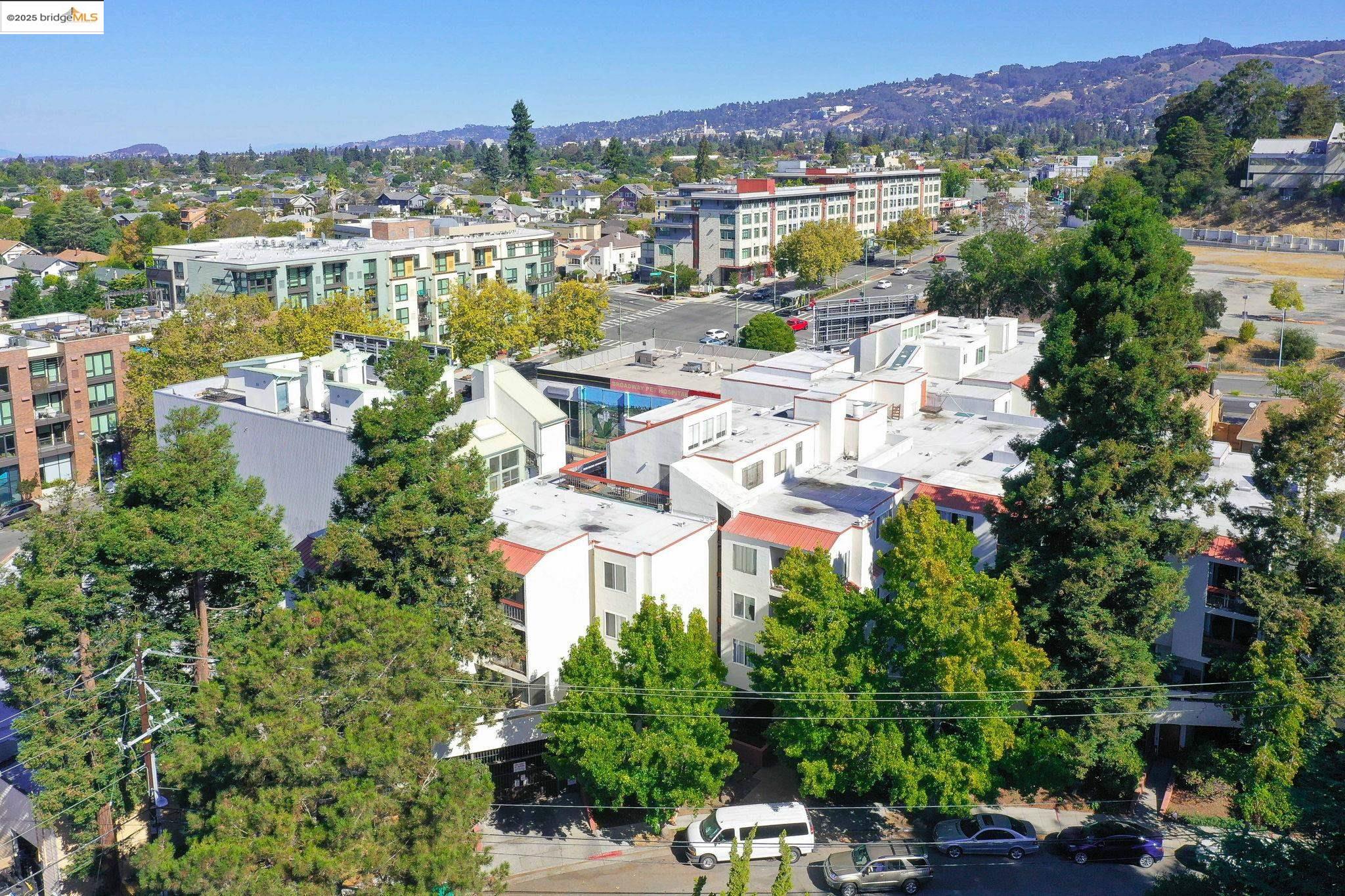 288 Whitmore Street, Unit 220 Oakland, CA 94611 - Photo 37 of 38 Bird's eye view