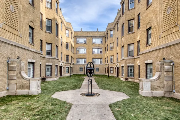 $1,437 | 7373 North Damen Avenue, Unit E1, Chicago, IL 60645