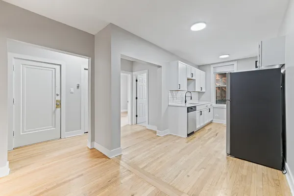 $1,437 | 7373 North Damen Avenue, Unit E1, Chicago, IL 60645