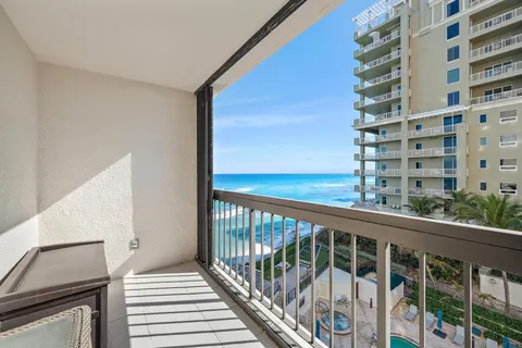 $869,000 | 5380 North Ocean Drive, Unit 6D, Singer Island, FL 33404