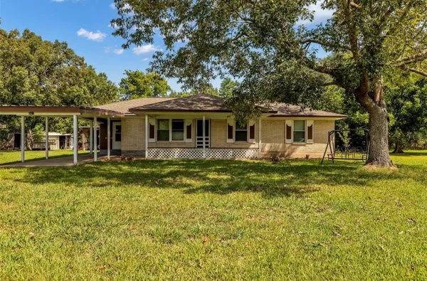 $245,000 | 302 Channelview Drive, Anahuac, TX 77514