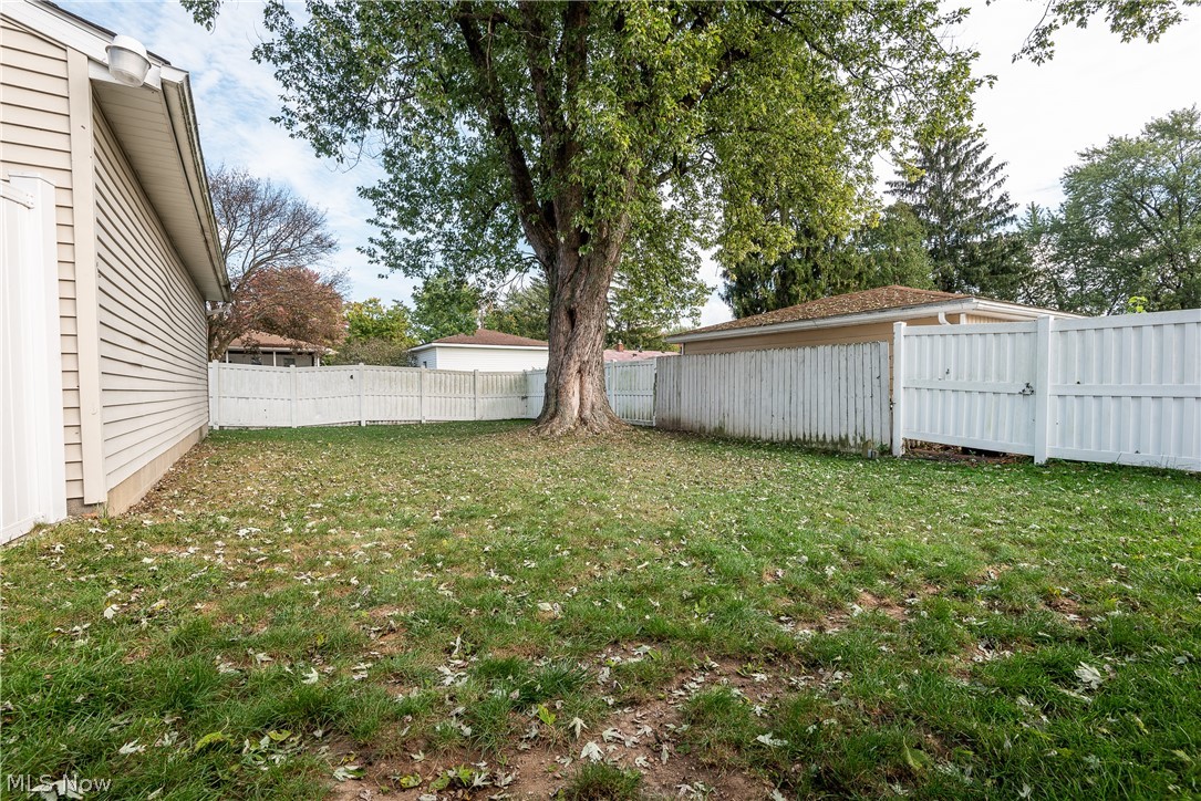 475 Stanley Road Akron, OH 44312 - Photo 20 of 26 Fenced yard