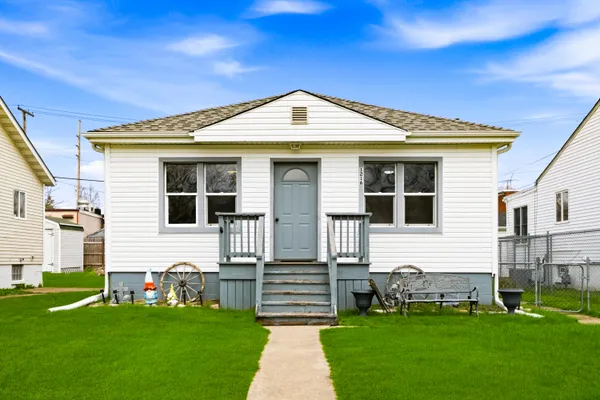 $219,900 | 1216 West 37th Place, Hobart, IN 46342