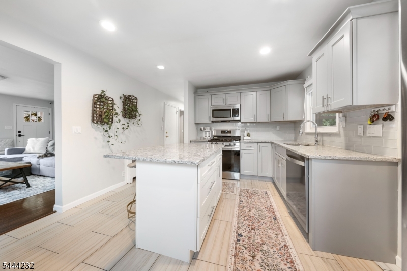 19 Robertson Road West Orange, NJ 07052 - Photo 10 of 39