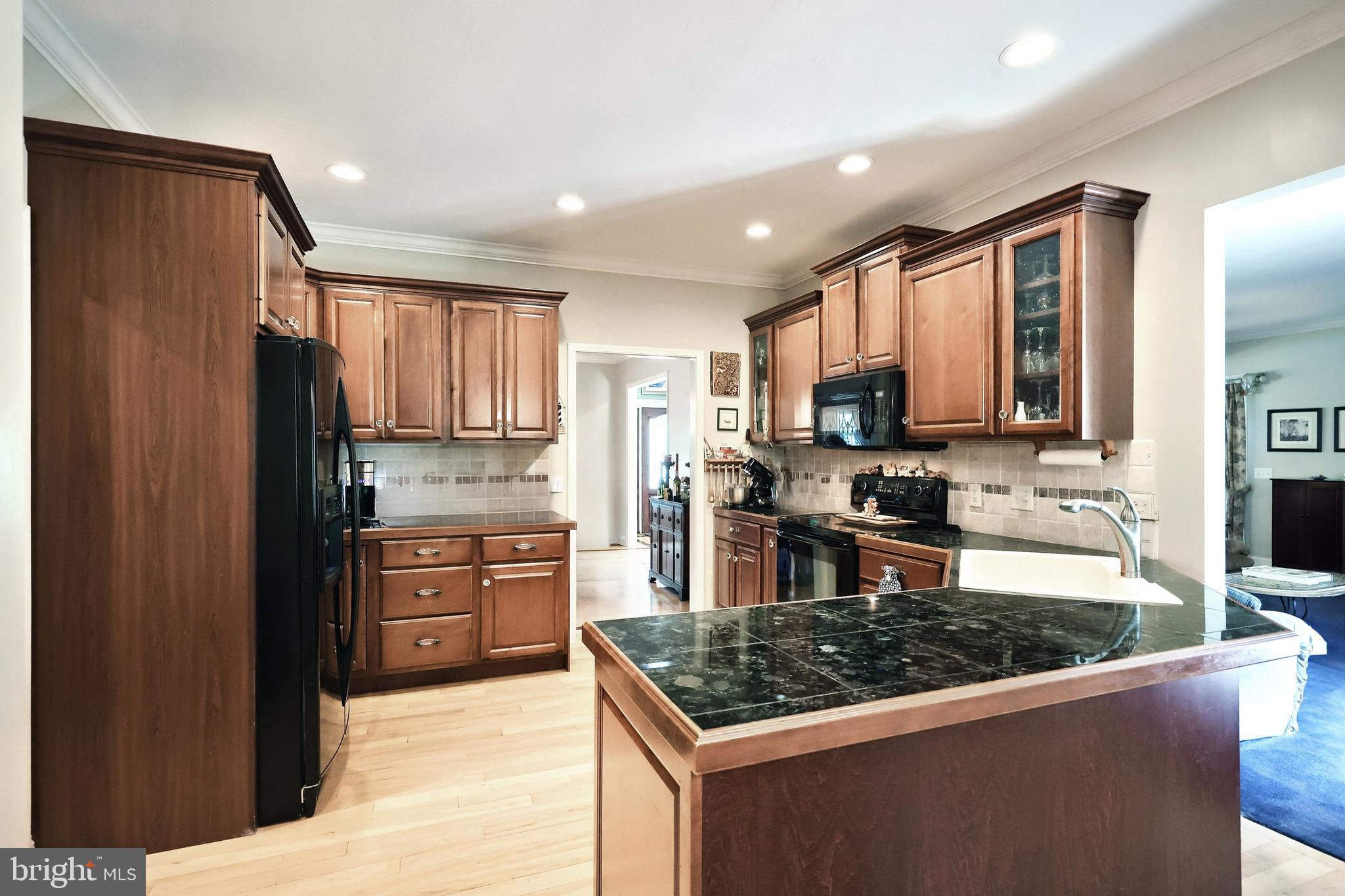 2415 Emiray Court York, PA 17403 - Photo 12 of 48