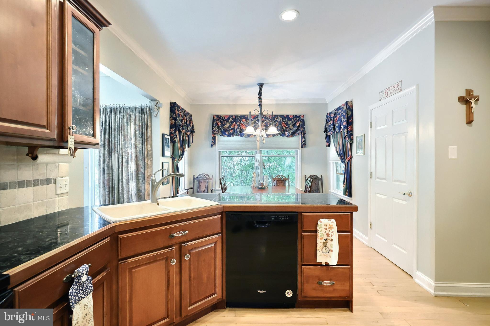 2415 Emiray Court York, PA 17403 - Photo 13 of 48