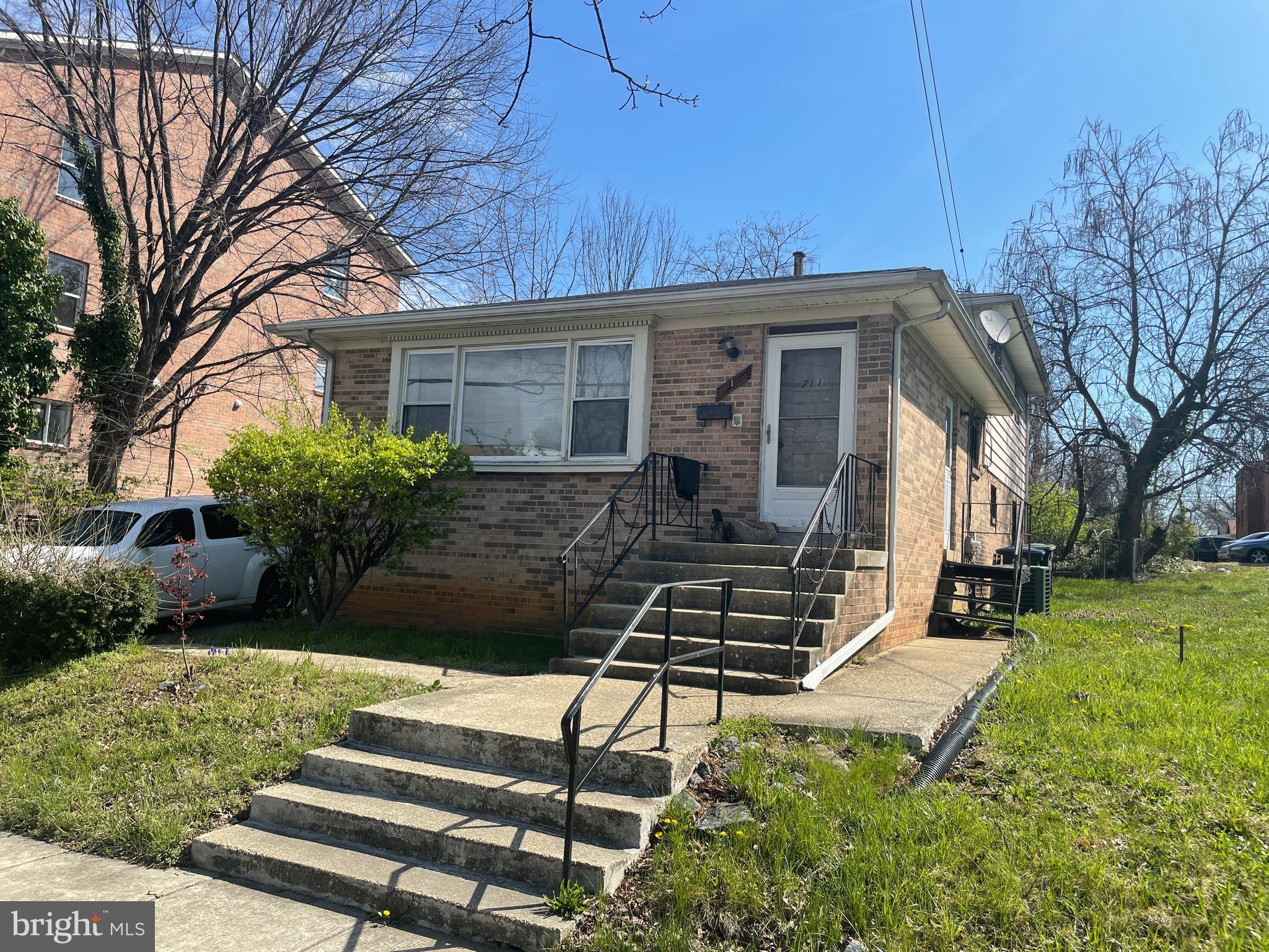 711 55th Street Northeast Washington, DC 20019 - Photo 2 of 4