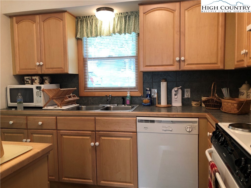 205 Tamarack Road Beech Mountain, NC 28604 - Photo 5 of 18 Gallery Image 5