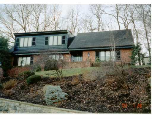 516 Harrogate Road Upper St. Clair, PA 15241 - Photo 1 of 6 Gallery Image 1