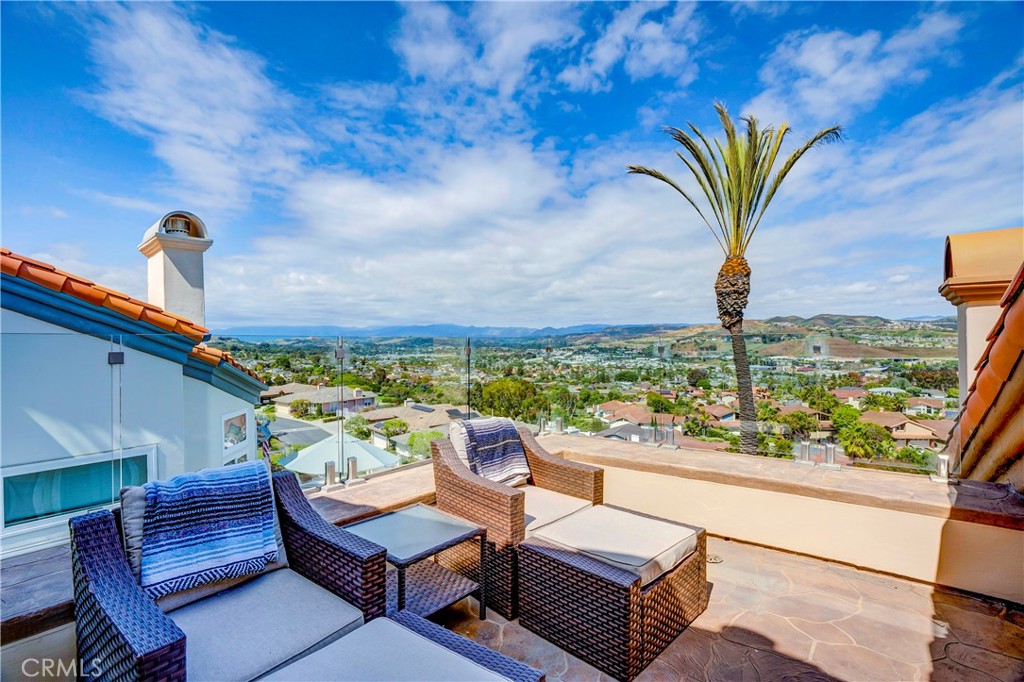 33662 Holtz Hill Drive Dana Point, CA 92629 - Photo 16 of 75 a view of a chairs and table in patio