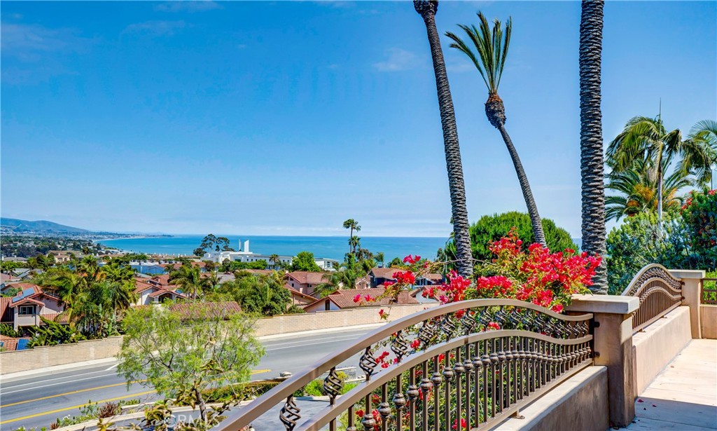 33662 Holtz Hill Drive Dana Point, CA 92629 - Photo 68 of 75 a view of outdoor space and garden
