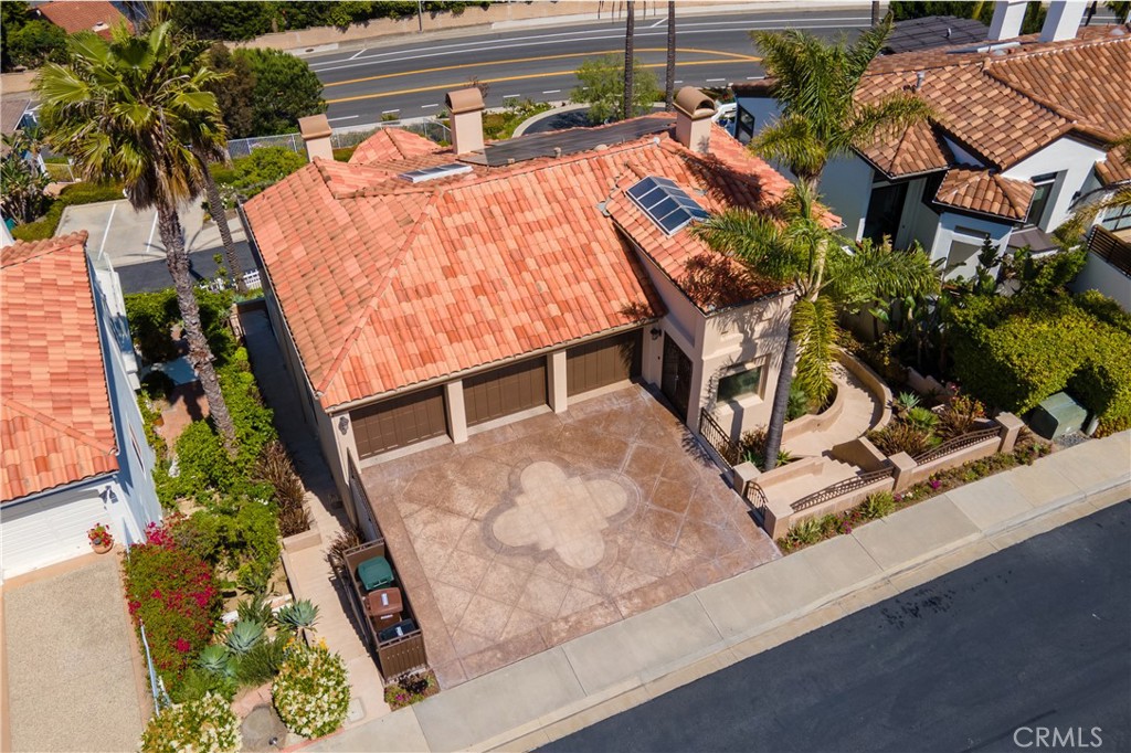 33662 Holtz Hill Drive Dana Point, CA 92629 - Photo 74 of 75 an aerial view of a house with outdoor space