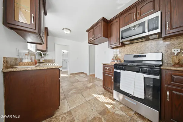 $2,800 | 38808 Carolside Avenue, Palmdale, CA 93550