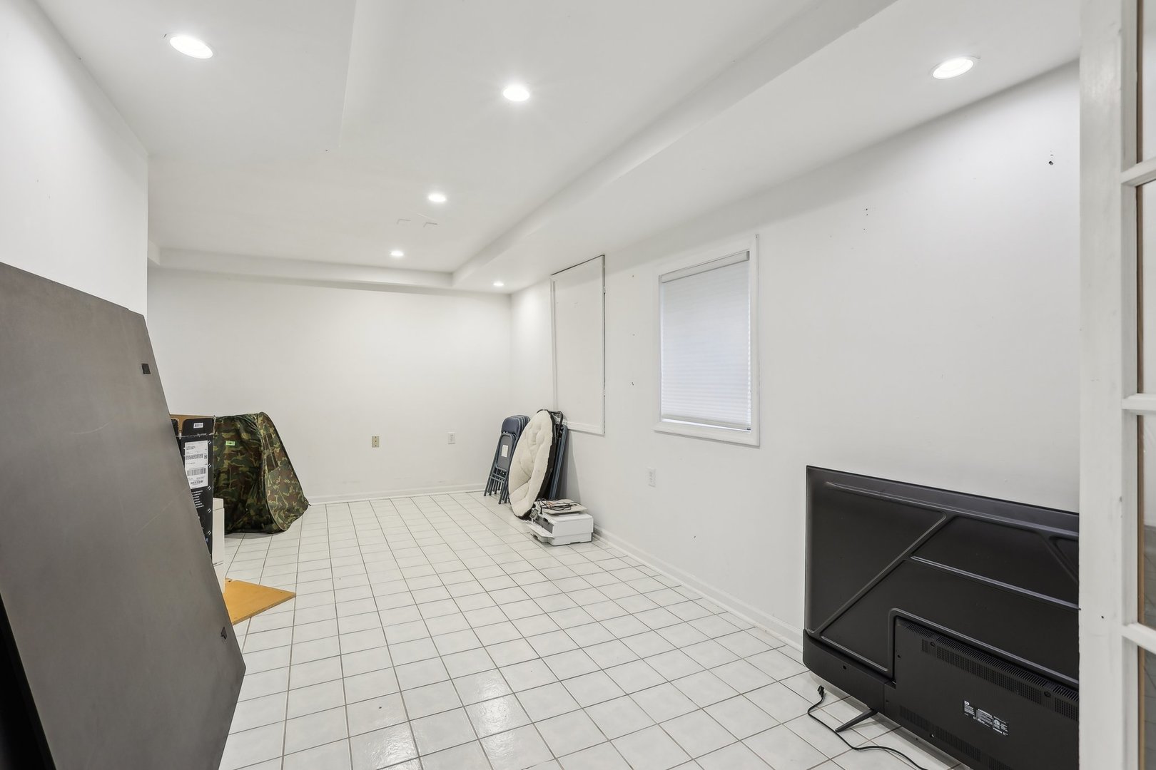 40783 Gridley Drive Antioch, IL 60002 - Photo 30 of 44 a room with a bed and a lamp on the table