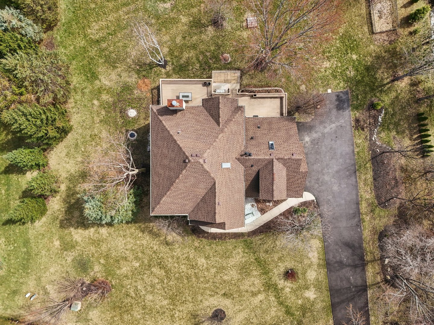 40783 Gridley Drive Antioch, IL 60002 - Photo 43 of 44 a aerial view of a house with a yard