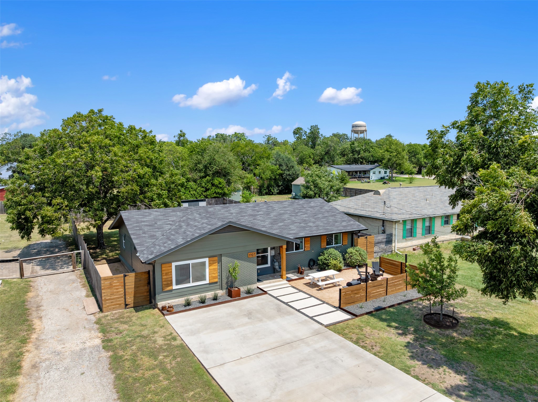 1107 East 17th Street Georgetown, TX 78626 - Photo 3 of 40