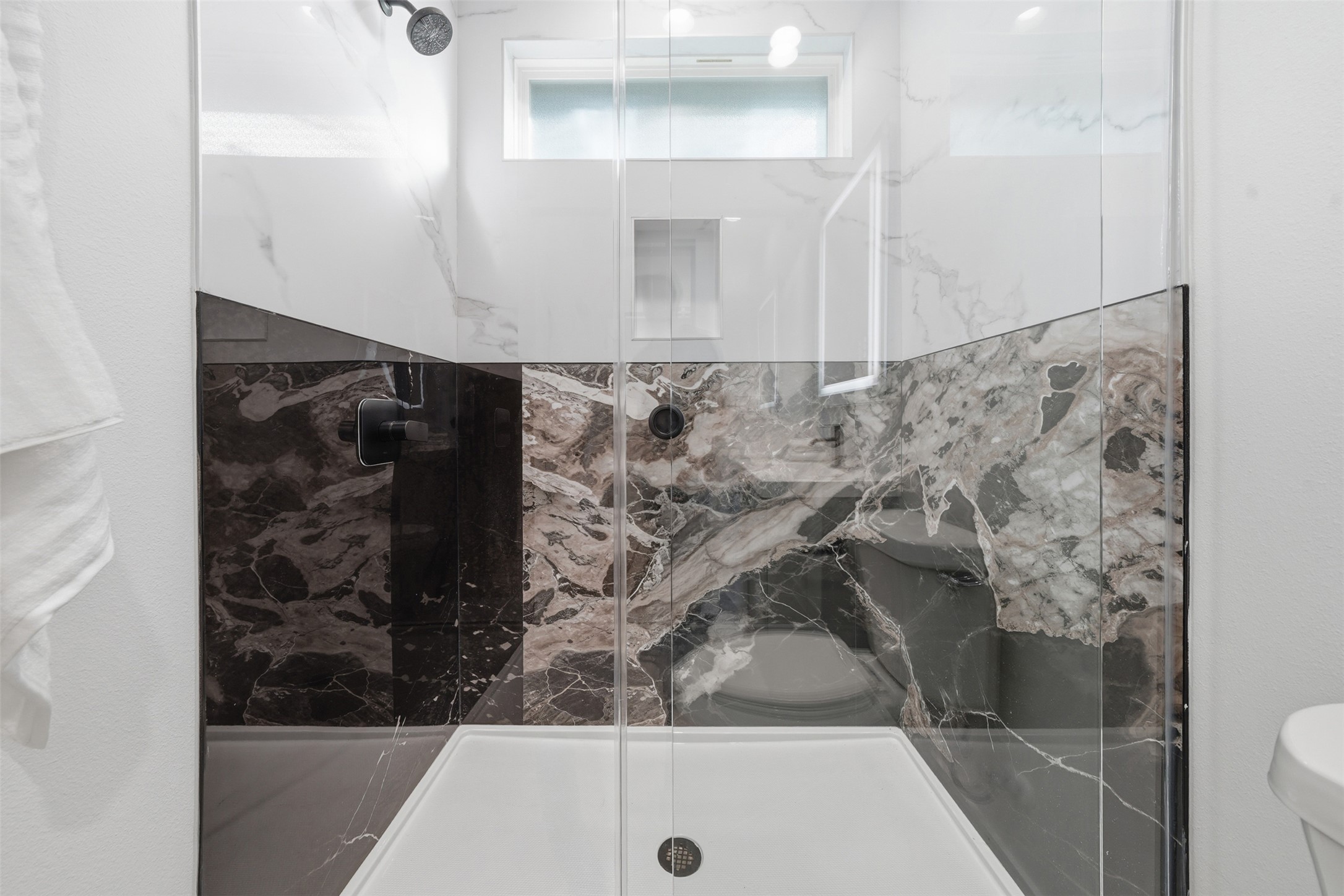 2216 Yellow Jacket Lane, Unit 2 Austin, TX 78741 - Photo 17 of 25 a bathroom with a bathtub