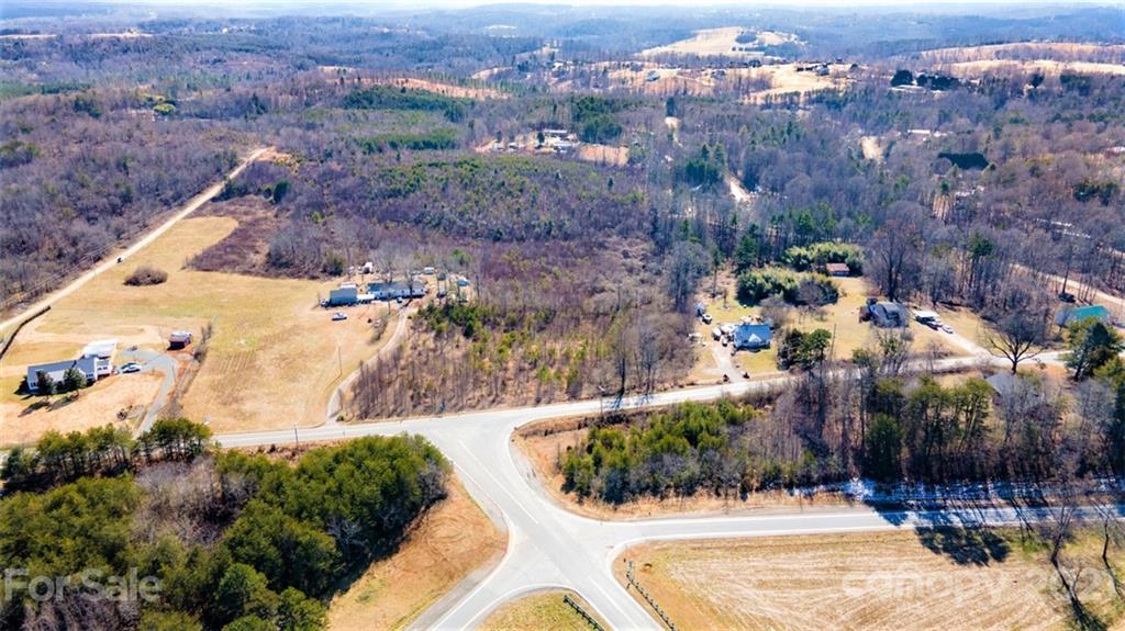 1979 Jamestown Road Morganton, NC 28655 - Photo 8 of 13 Gallery Image 8