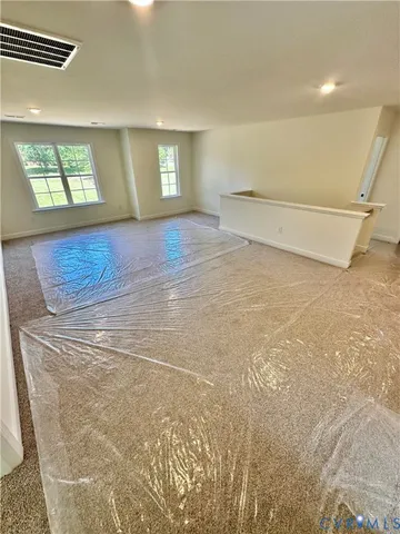 a view of empty room with window