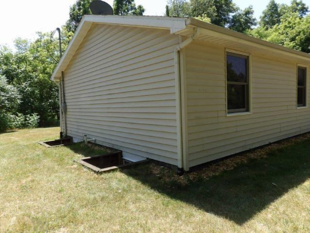180 East Brogan Road Hastings, MI 49058 - Photo 39 of 40 180 E Brogan Ingress-egress windows