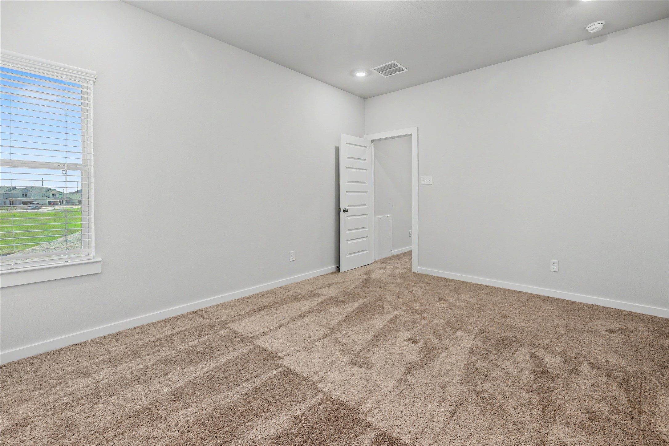 6423 Bolinas Court Rosharon, TX 77583 - Photo 28 of 39 an empty room with windows