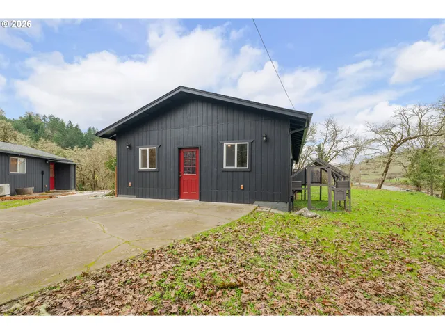 a house view with a outdoor space