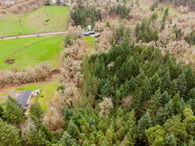 a view of a yard with houses