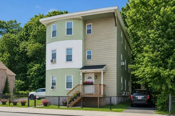 $949,900 | 576 Franklin Street, Worcester, MA 01604