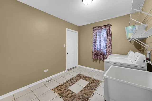 a view of utility room