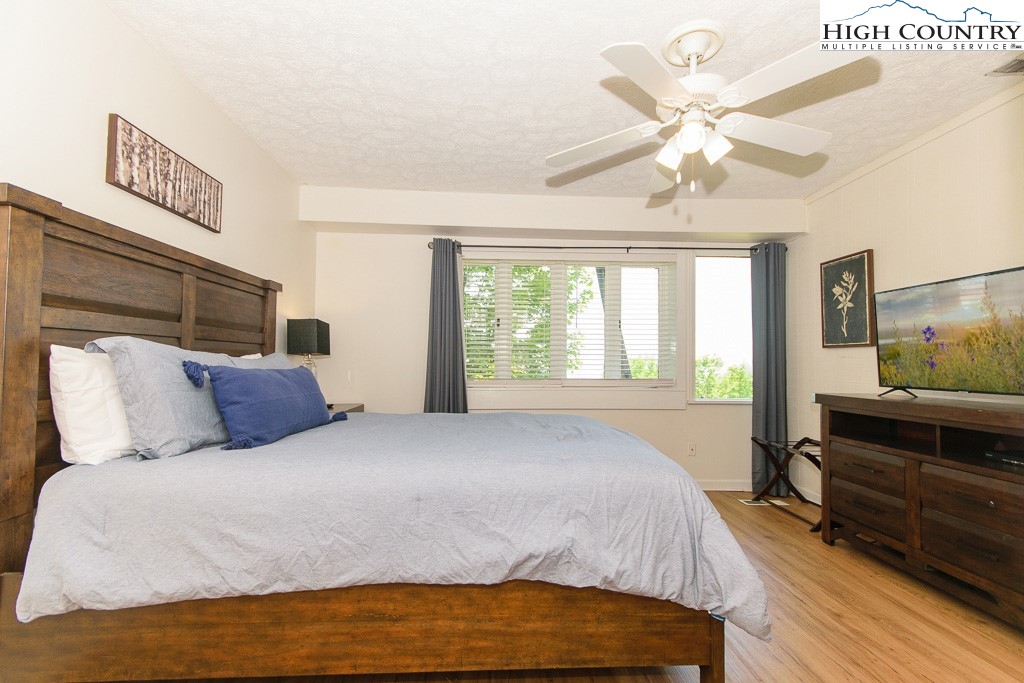 220 Northridge Road, Unit 25 Beech Mountain, NC 28604 - Photo 20 of 47 a large bed sitting in a bedroom next to a window