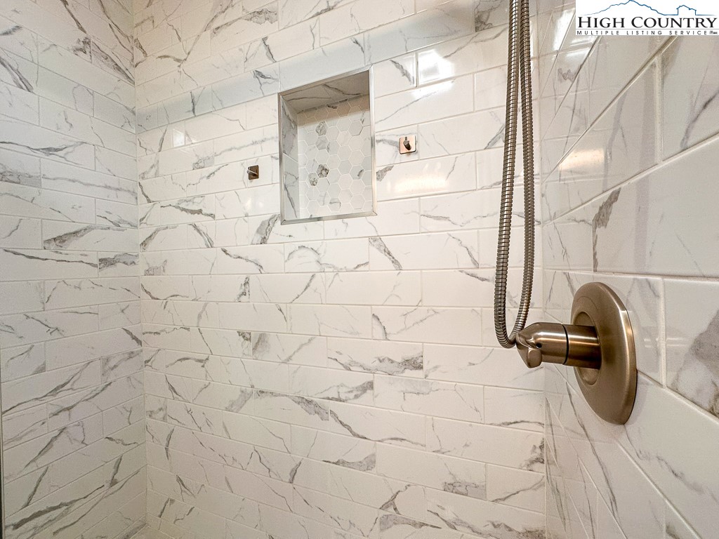 220 Northridge Road, Unit 25 Beech Mountain, NC 28604 - Photo 32 of 47 a bathroom with shower
