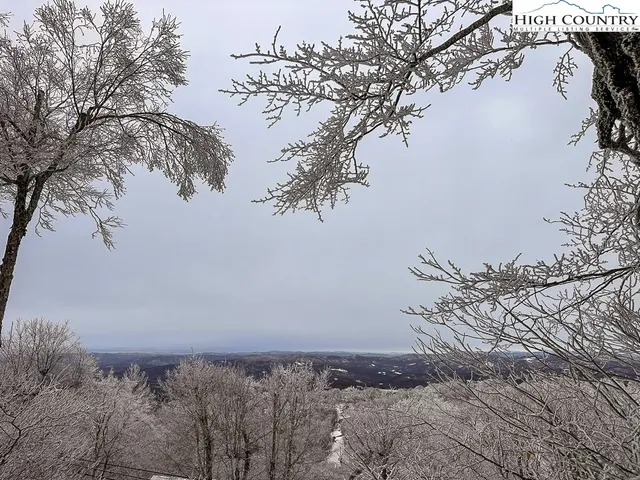 $284,000 | 220 Northridge Road, Unit 25, Beech Mountain, NC 28604