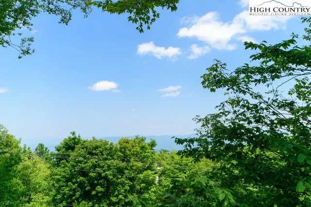 $284,000 | 220 Northridge Road, Unit 25, Beech Mountain, NC 28604