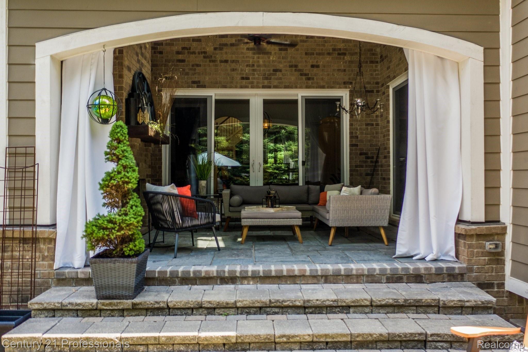 870 Cumberland Ridge Court Rochester, MI 48307 - Photo 10 of 46 870+Cumberland+Ridge+Court+Rochester-16-web.jpg