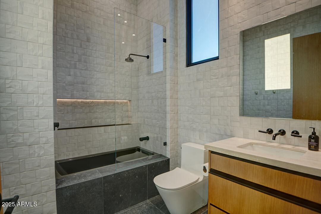 10249 East Joy Ranch Road Scottsdale, AZ 85262 - Photo 15 of 36 Guest Bath