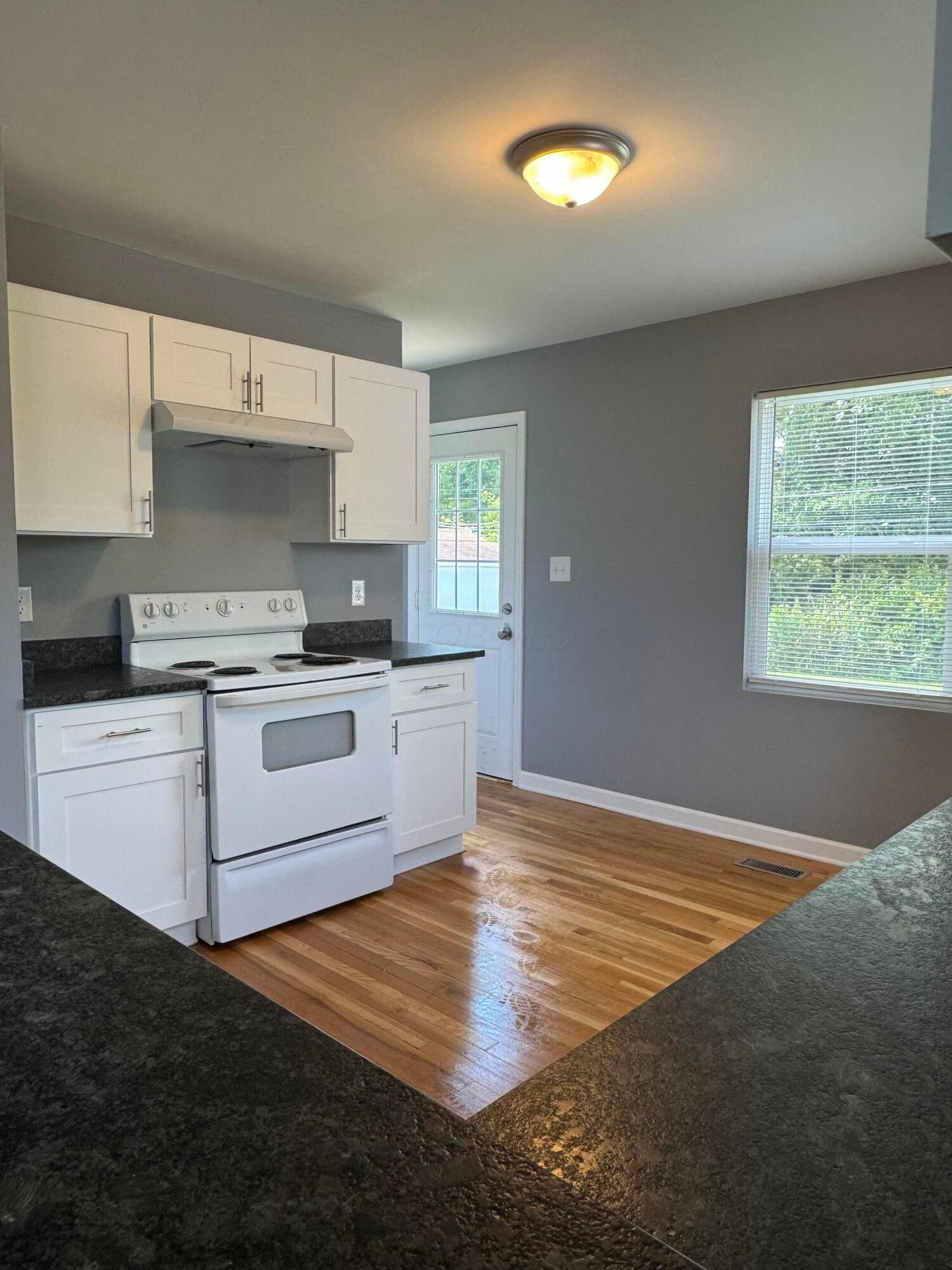 1895 East Beaumont Road Columbus, OH 43224 - Photo 4 of 14 03