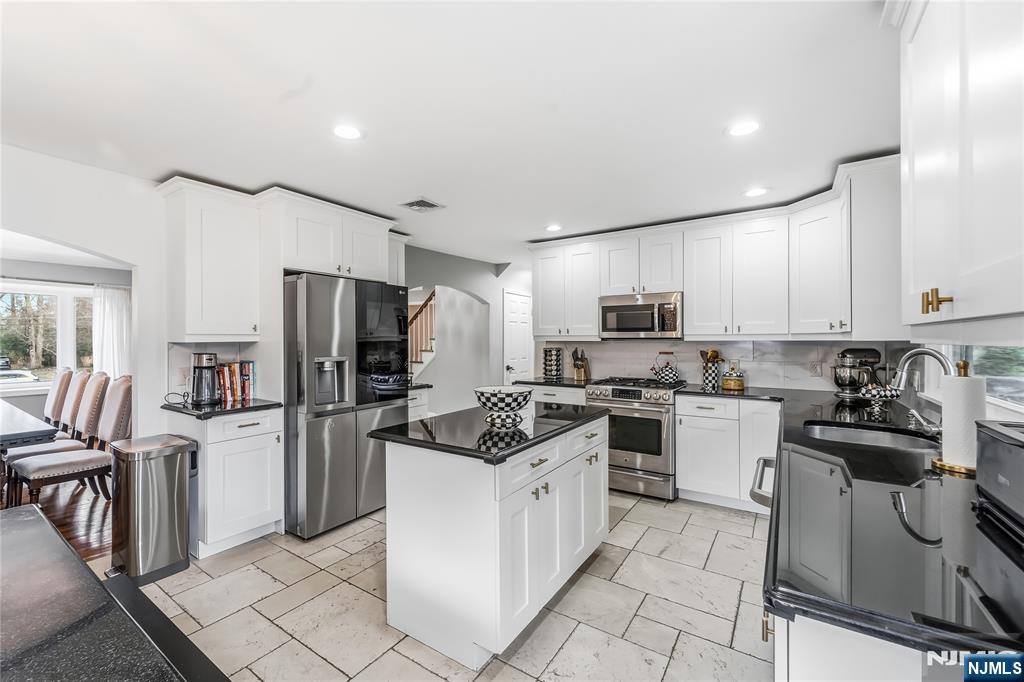 8 Split Rock Road Upper Saddle River, NJ 07458 - Photo 18 of 40